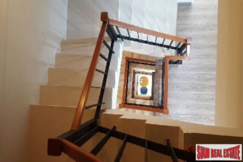 2 bedrooms Commercial property in Bangkok, Thailand No. 96528 5