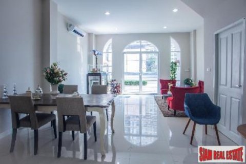 2 bedrooms Commercial property in Bangkok, Thailand No. 96528 14