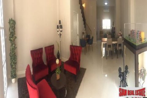2 bedrooms Commercial property in Bangkok, Thailand No. 96528 6