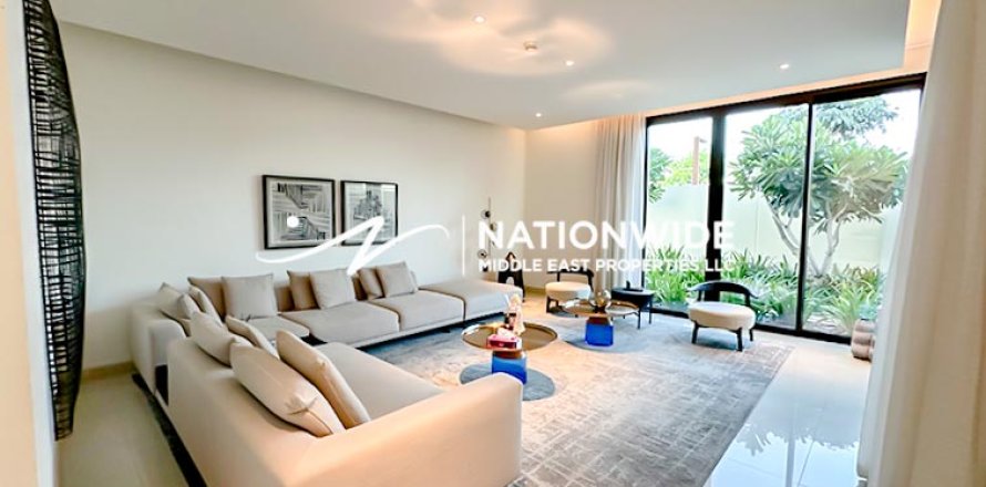 4 bedrooms Villa in Abu Dhabi, UAE No. 89494