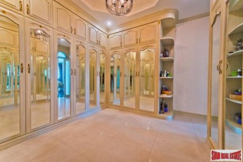 6 bedrooms Villa in Chonburi, Thailand No. 97045 17