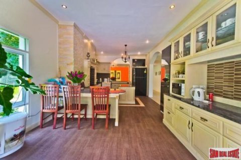 6 bedrooms Villa in Chonburi, Thailand No. 97045 21