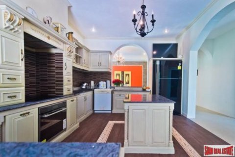 6 bedrooms Villa in Chonburi, Thailand No. 97045 20