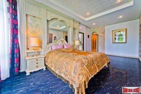 6 bedrooms Villa in Chonburi, Thailand No. 97045 18