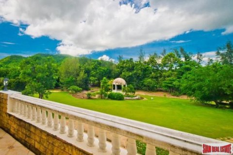 6 bedrooms Villa in Chonburi, Thailand No. 97045 14