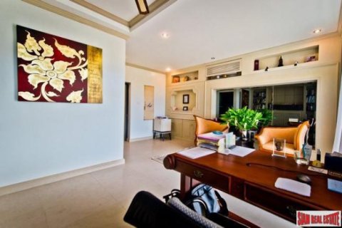 6 bedrooms Villa in Chonburi, Thailand No. 97045 12