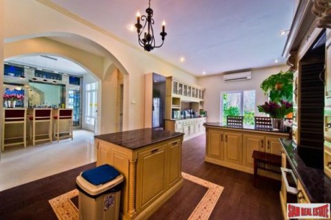 6 bedrooms Villa in Chonburi, Thailand No. 97045 22