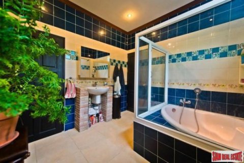 6 bedrooms Villa in Chonburi, Thailand No. 97045 11