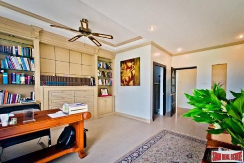 6 bedrooms Villa in Chonburi, Thailand No. 97045 13