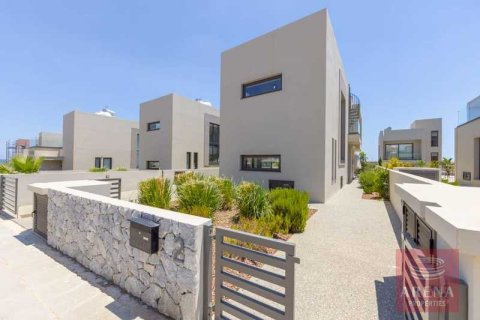 3 bedrooms Villa in Paralimni, Cyprus No. 75132 7