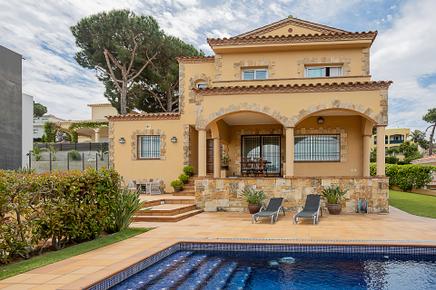 4 dormitorios House en Lloret de Mar, Spain No. 26480