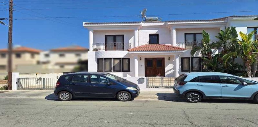 Мезонет с 4 спальнями в Ливадия, Кипр №81380