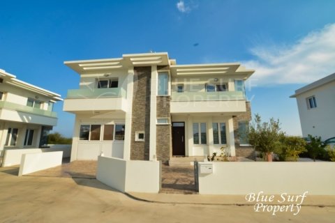 4 bedrooms Villa in Paralimni, Cyprus No. 36561 1