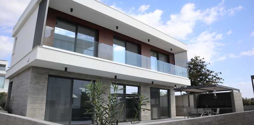 3 bedrooms Villa in Geroskípou, Cyprus No. 101969