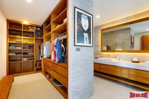 5 bedrooms Villa on the Chaweng Beach, Thailand No. 96289 10