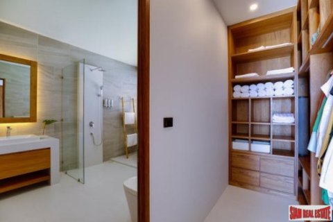 5 bedrooms Villa on the Chaweng Beach, Thailand No. 96289 22