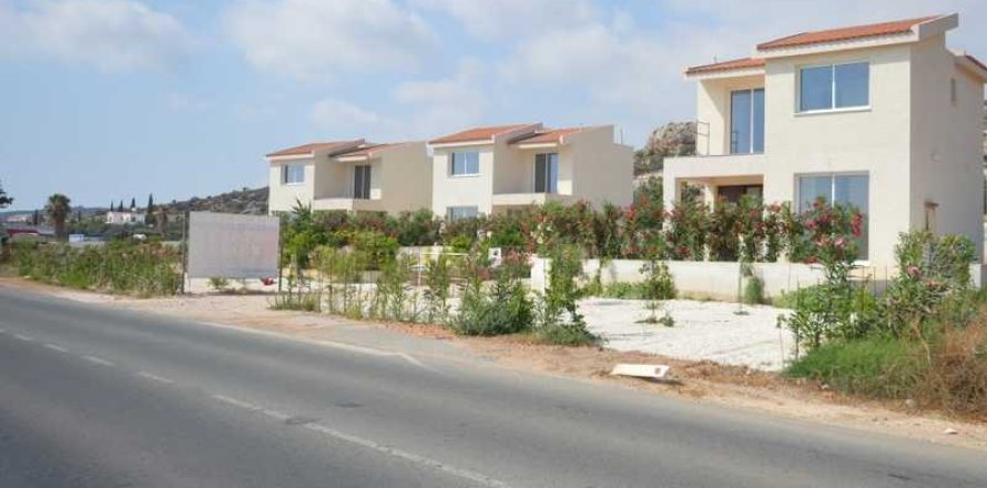 3 bedrooms Villa in Agios Georgios, Cyprus No. 84369