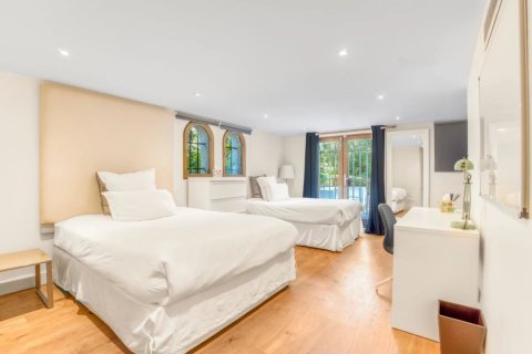 7 bedrooms Villa in Mougins, France No. 68901 12