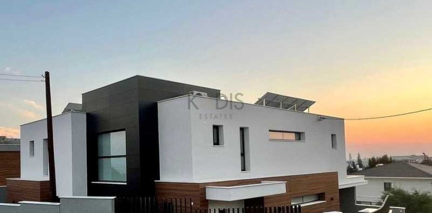 5 bedrooms Villa in Germasogeia, Cyprus No. 76793