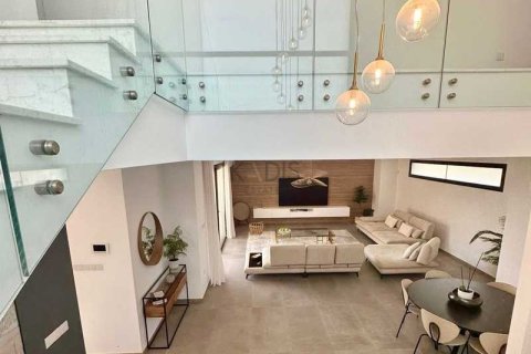 5 bedrooms Villa in Germasogeia, Cyprus No. 76793 5