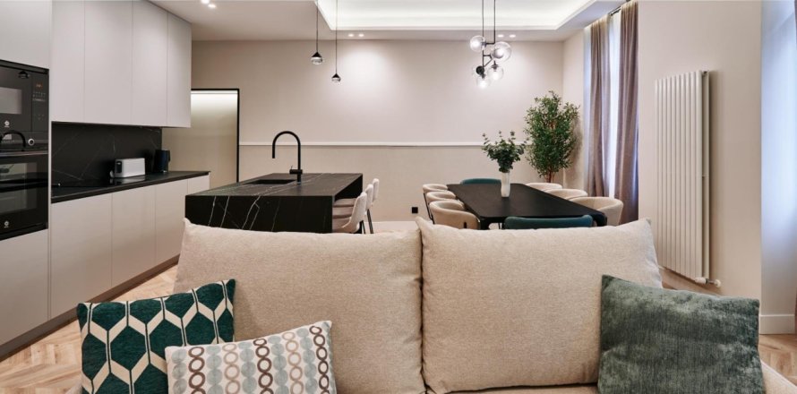 3 bedrooms Apartment in Madrid, Spain No. 124648