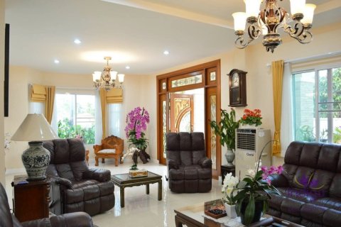 7 bedrooms House in Chiang Mai, Thailand No. 97635 10