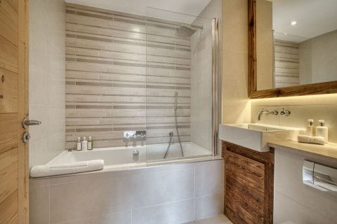 4 bedrooms House in Les Belleville, France No. 100062 13