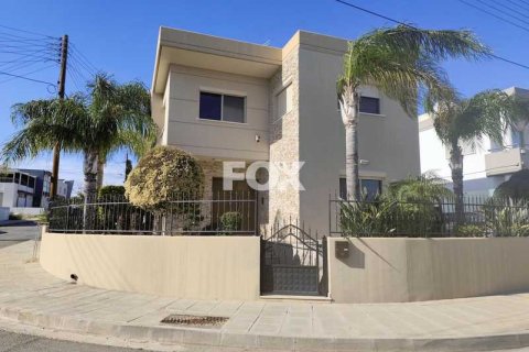 4 bedrooms House in Kato Polemidia, Cyprus No. 71645 1