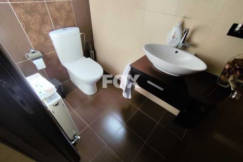 4 bedrooms House in Kato Polemidia, Cyprus No. 71645 11