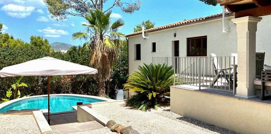 4 bedrooms Villa in Santa Ponsa, Spain No. 121996