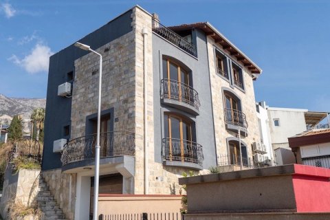 4 bedrooms House in Budva, Montenegro No. 104752 1