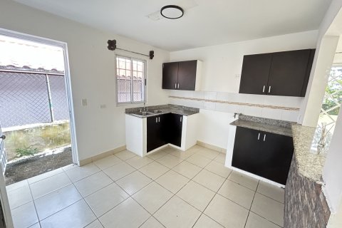 3 bedrooms House in Barrio Colon, Panama No. 117731 5