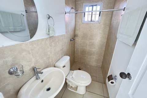 3 bedrooms House in Barrio Colon, Panama No. 117731 9