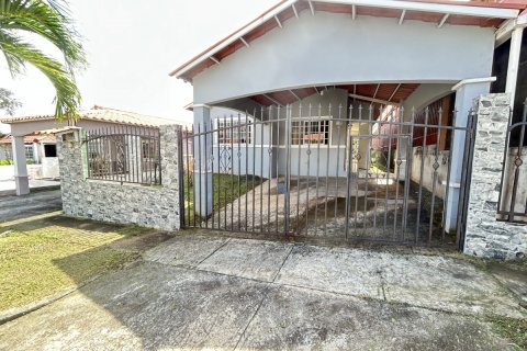 3 bedrooms House in Barrio Colon, Panama No. 117731 1