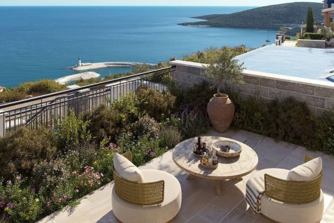 3 bedrooms Apartment in Tivat, Montenegro No. 83682 2