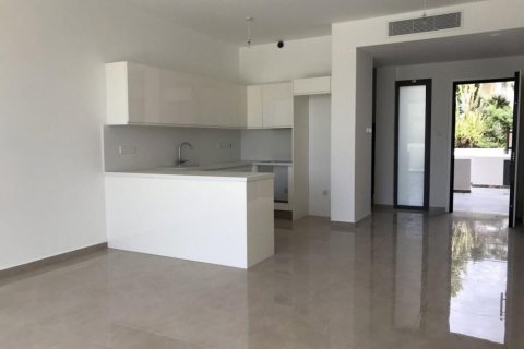 3 bedrooms Townhouse in Limassol, Cyprus No. 105659 3