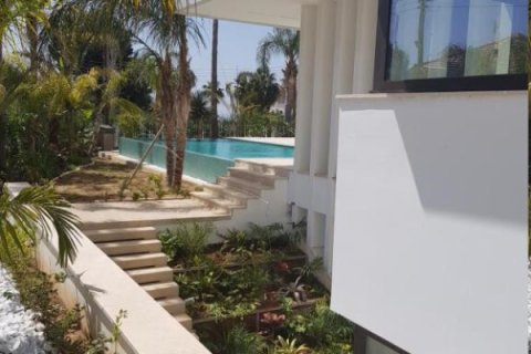 5 bedrooms Villa in Limassol, Cyprus No. 106528 14