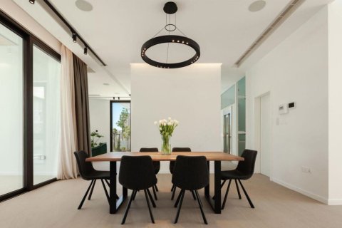 5 bedrooms Villa in Limassol, Cyprus No. 106528 3