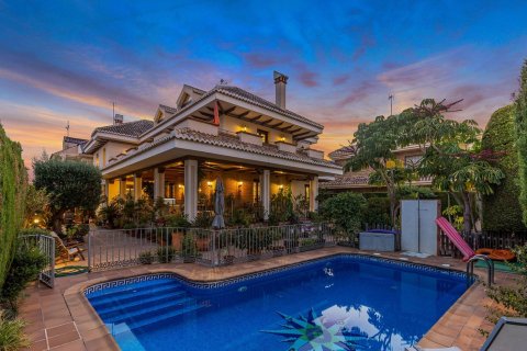 6 bedrooms Villa in La Veleta, Spain No. 124803