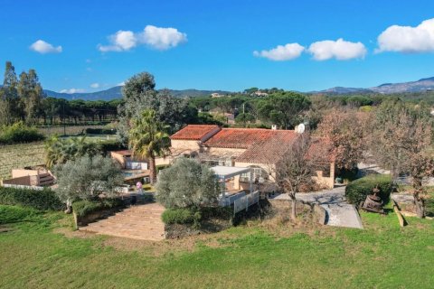 Вилла с 6 спальнями в Коголен, Франция №79617 21