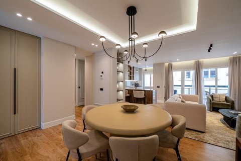 3 bedrooms Apartment in Madrid, Spain No. 124809