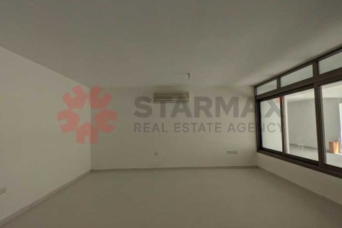 Дом с 5 спальнями в Агландзия, Кипр №82430 12