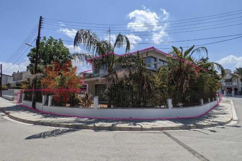 Дом с 5 спальнями в Агландзия, Кипр №82430 2