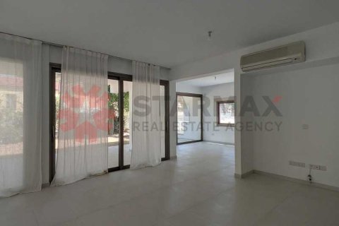 Дом с 5 спальнями в Агландзия, Кипр №82430 6