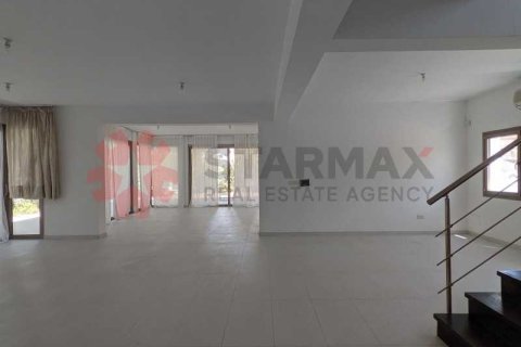 Дом с 5 спальнями в Агландзия, Кипр №82430 3
