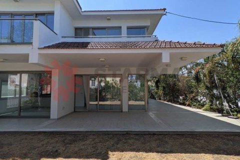 Дом с 5 спальнями в Агландзия, Кипр №82430 1