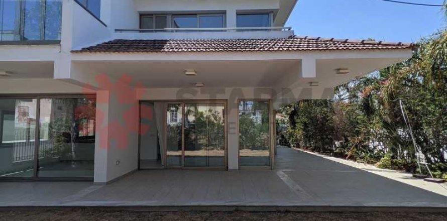 Дом с 5 спальнями в Агландзия, Кипр №82430