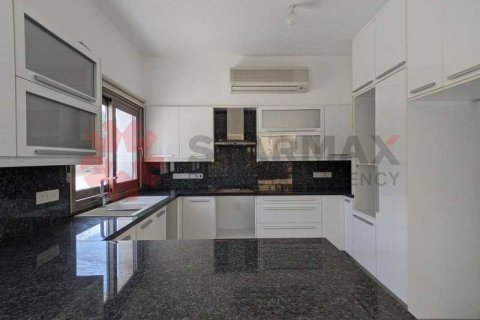 Дом с 5 спальнями в Агландзия, Кипр №82430 10