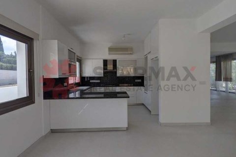 Дом с 5 спальнями в Агландзия, Кипр №82430 16