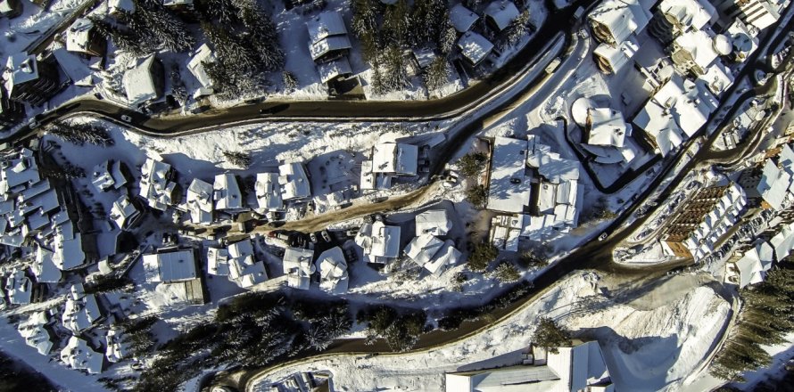 3 bedrooms Apartment in Courchevel, France No. 100214